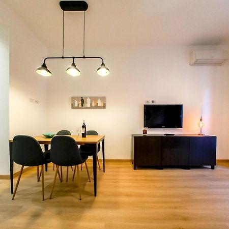 Chic Modern 2-Bedroom Near Metro Рим Екстер'єр фото