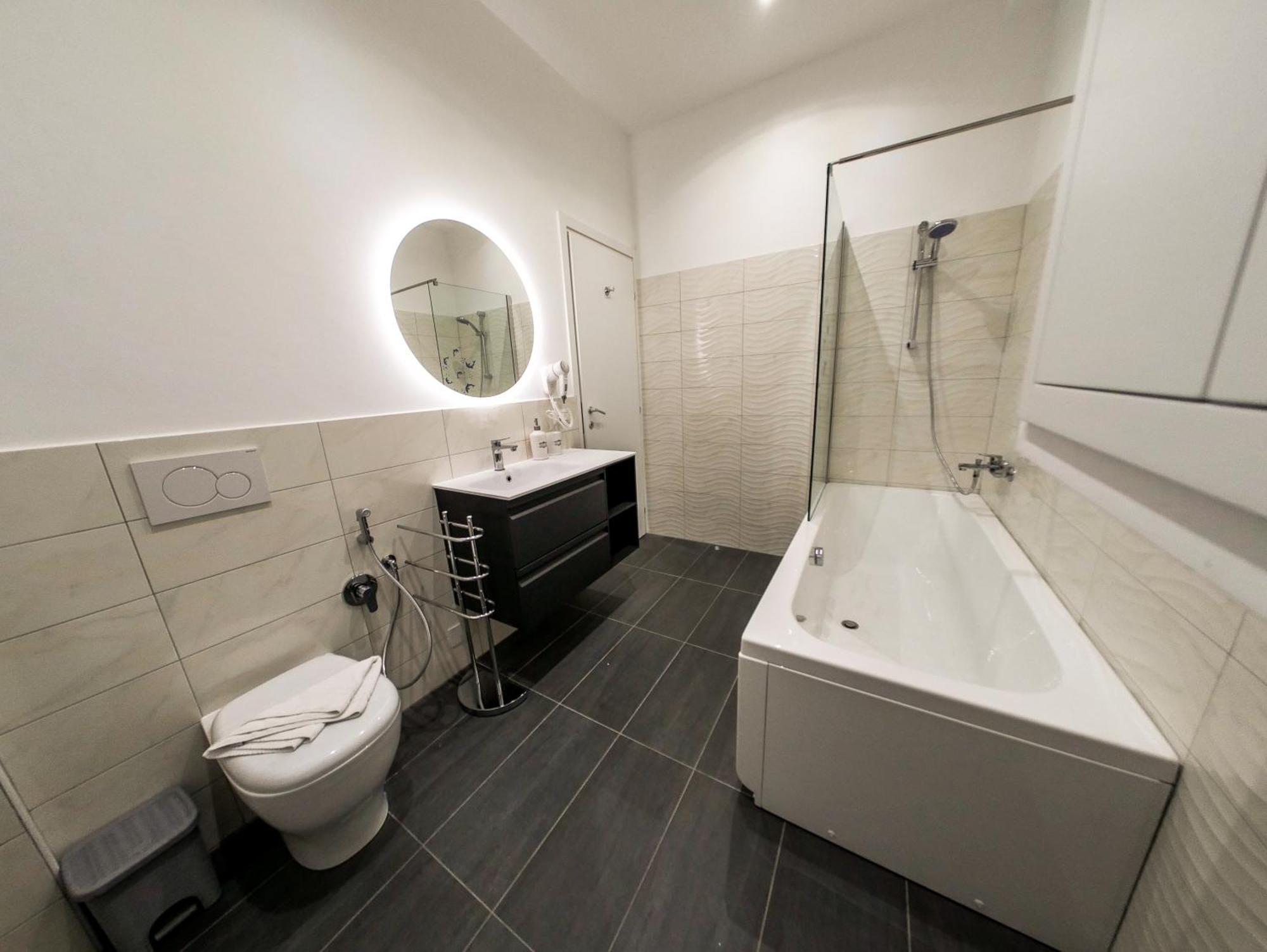 Chic Modern 2-Bedroom Near Metro Рим Екстер'єр фото