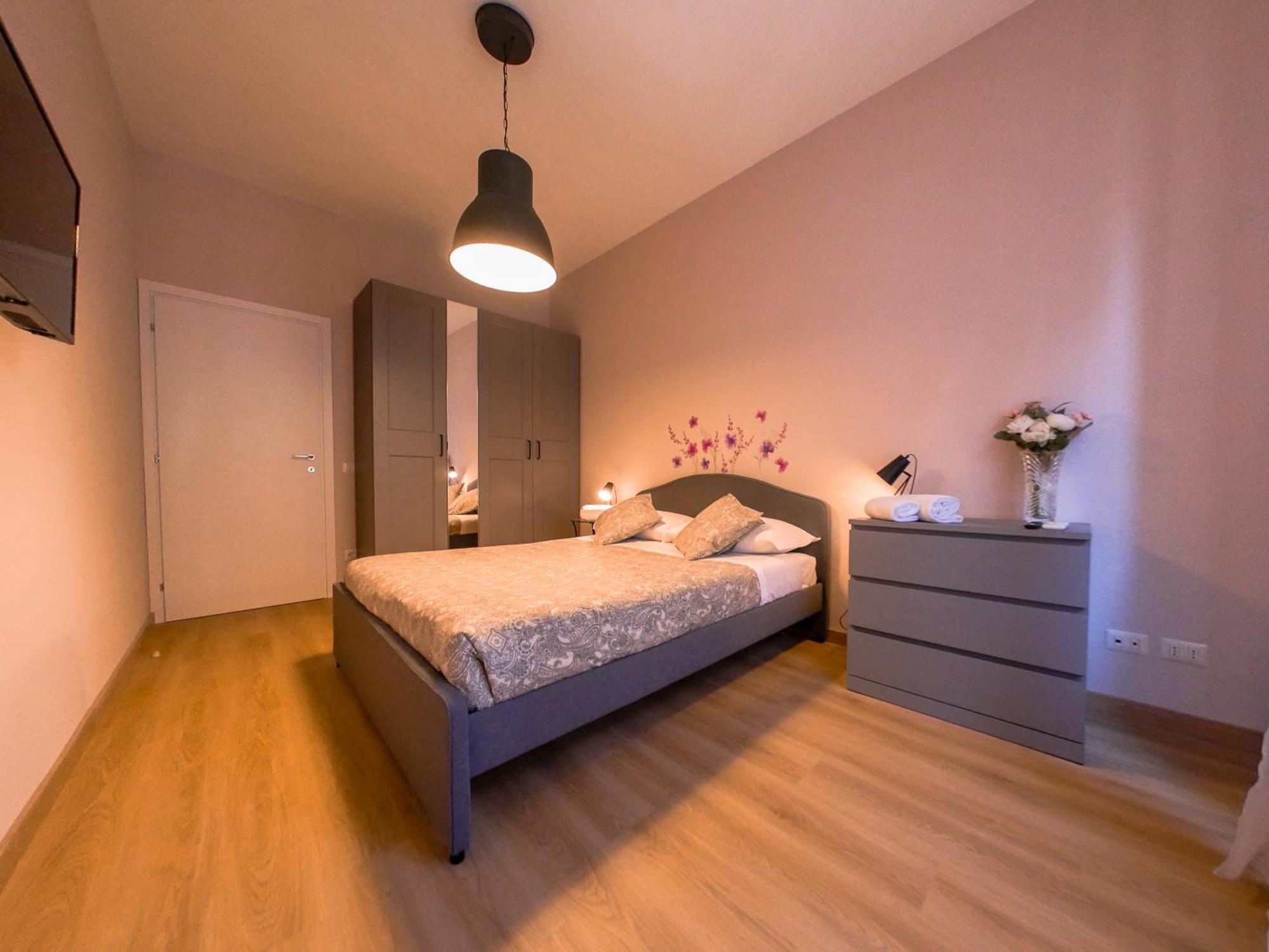 Chic Modern 2-Bedroom Near Metro Рим Екстер'єр фото