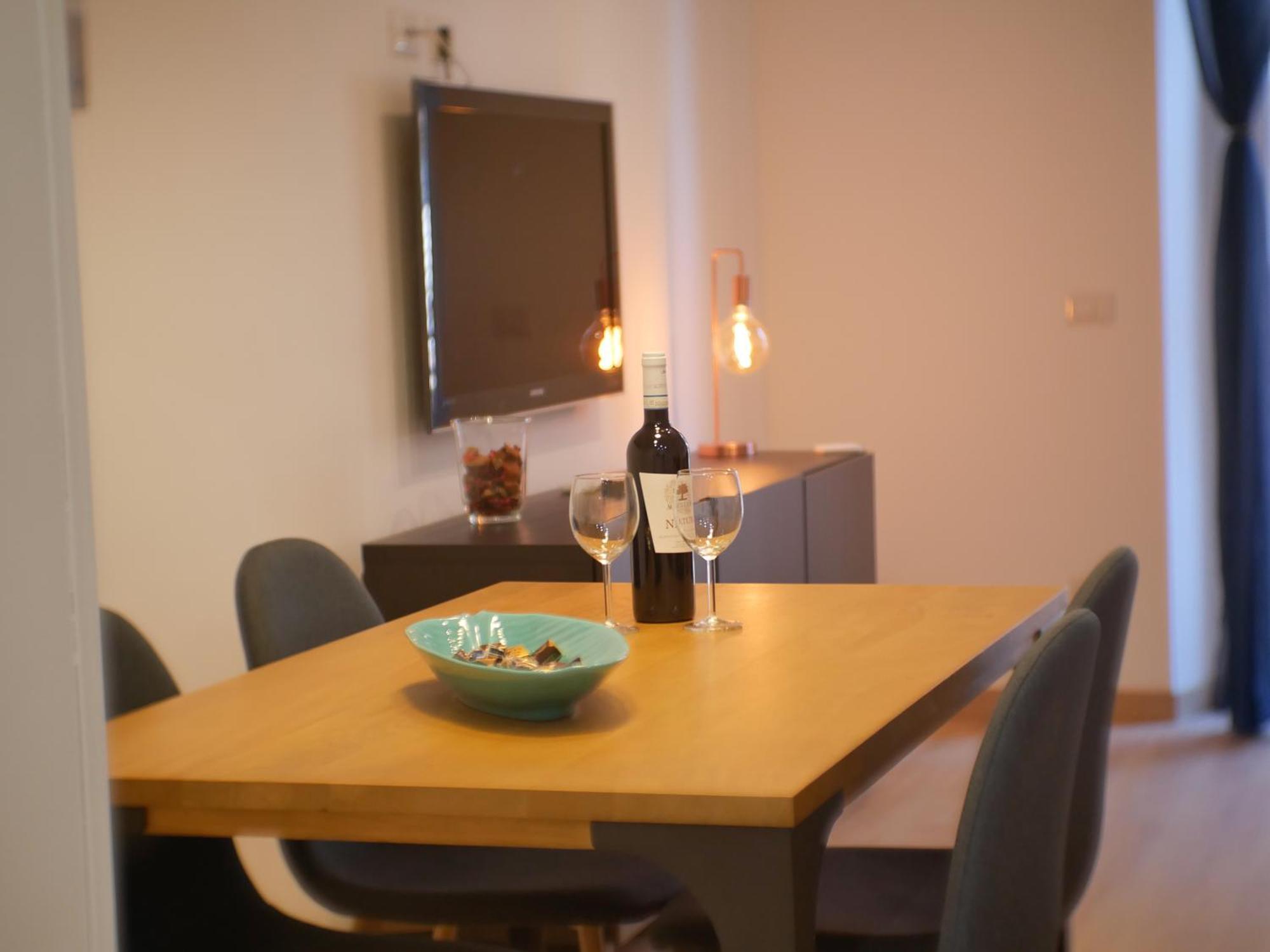 Chic Modern 2-Bedroom Near Metro Рим Екстер'єр фото