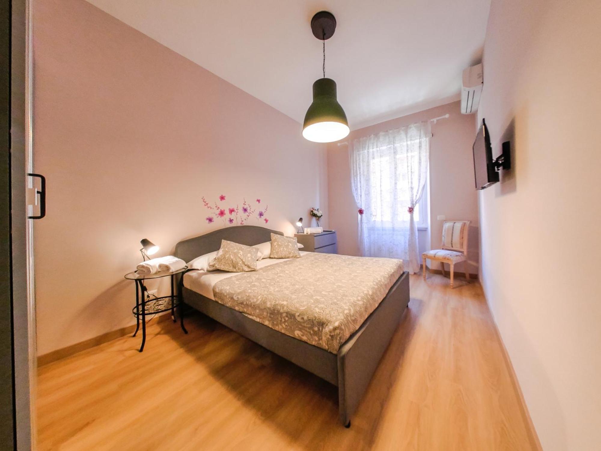 Chic Modern 2-Bedroom Near Metro Рим Екстер'єр фото