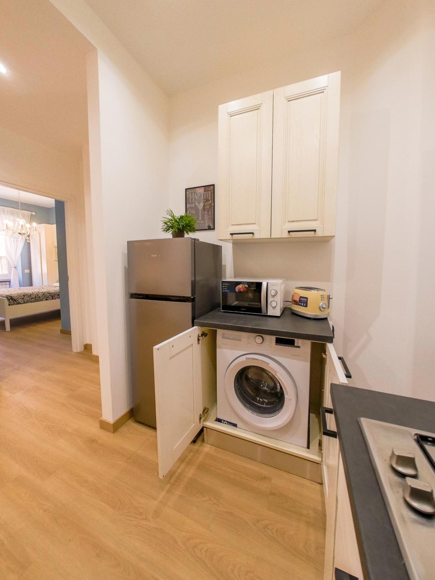 Chic Modern 2-Bedroom Near Metro Рим Екстер'єр фото