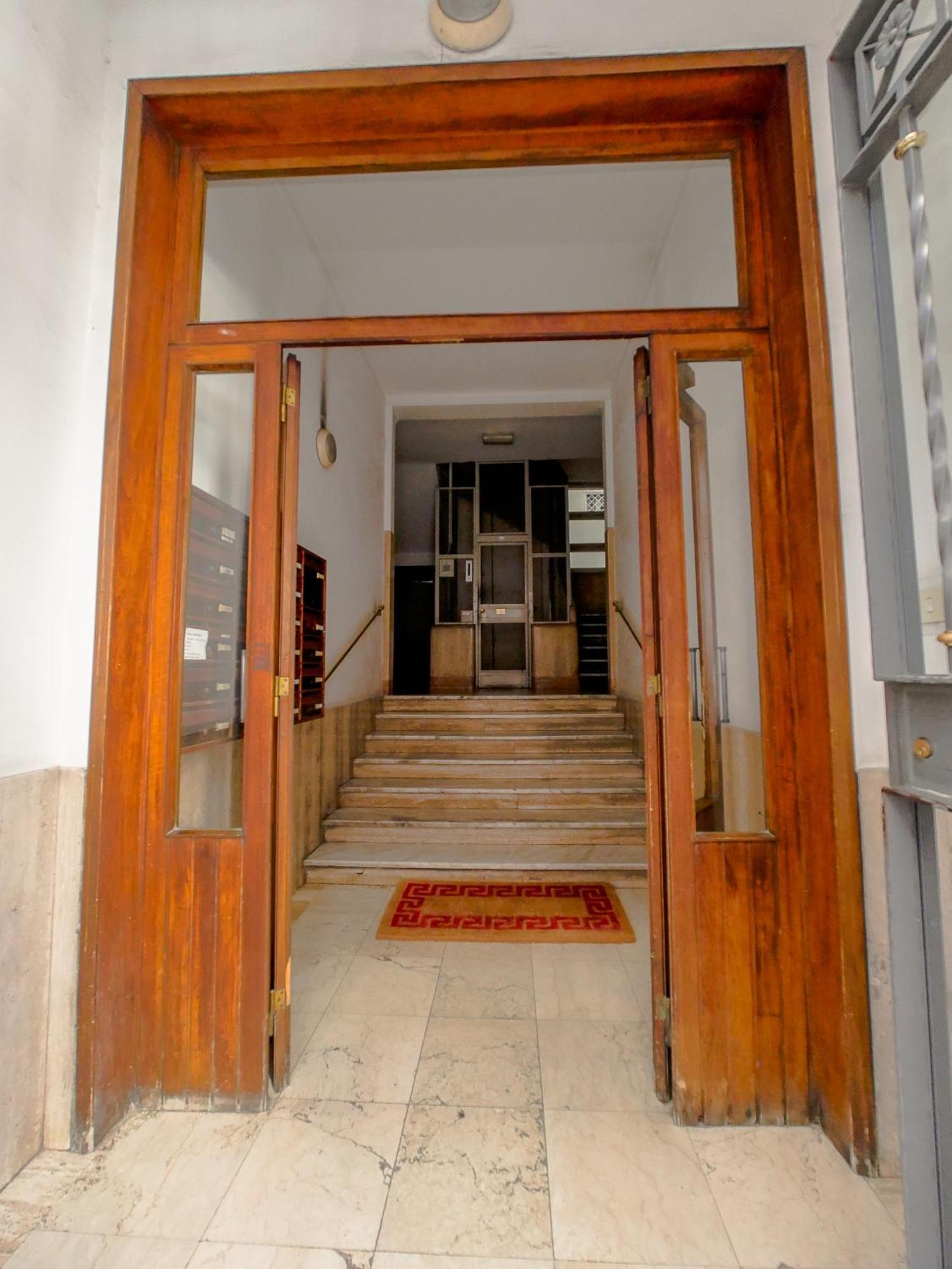 Chic Modern 2-Bedroom Near Metro Рим Екстер'єр фото